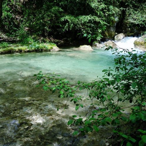 Rivière dans les gorges de la Cère en Corrèze