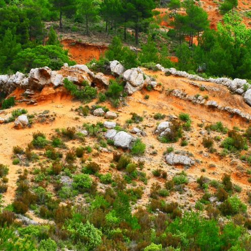 Les rochers ocres de Saint-Victoire en Provence