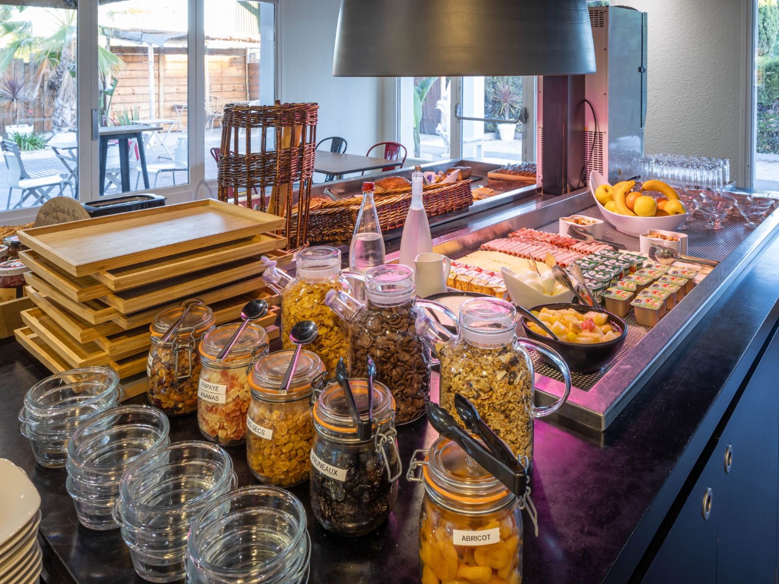 Petit déjeuner buffet de l'hôtel Noemys Arles